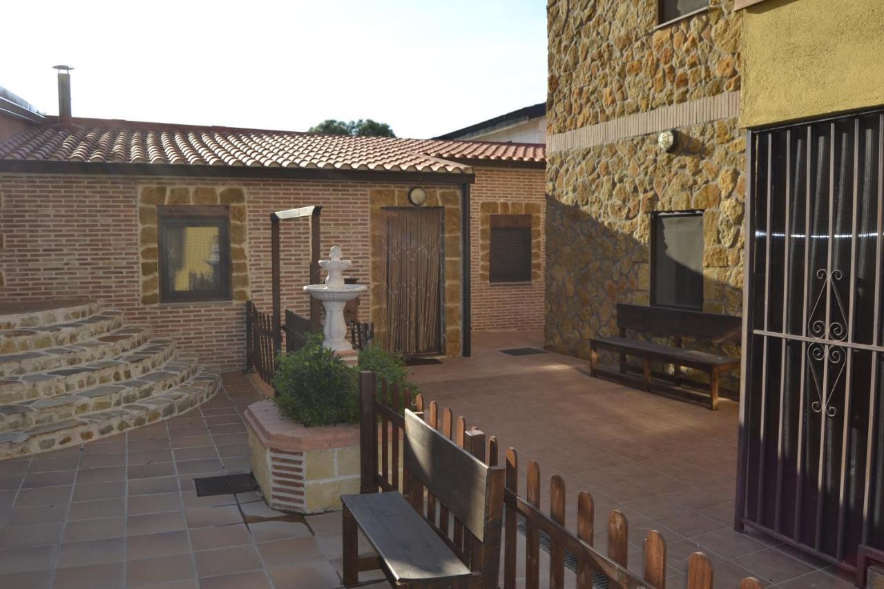 Apartamentos "Casa Rural De Aldea" Aldea del Fresno Dış mekan fotoğraf