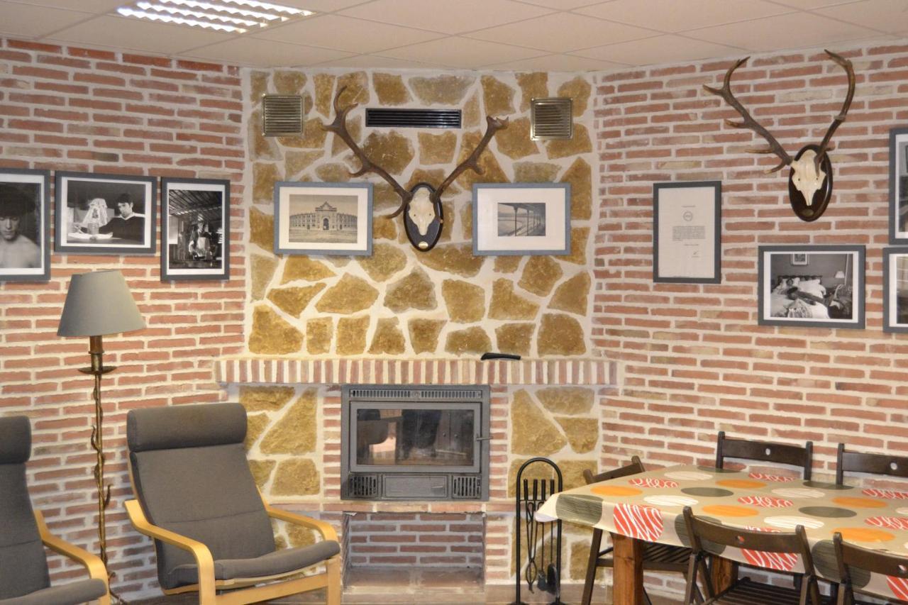 Apartamentos "Casa Rural De Aldea" Aldea del Fresno Dış mekan fotoğraf