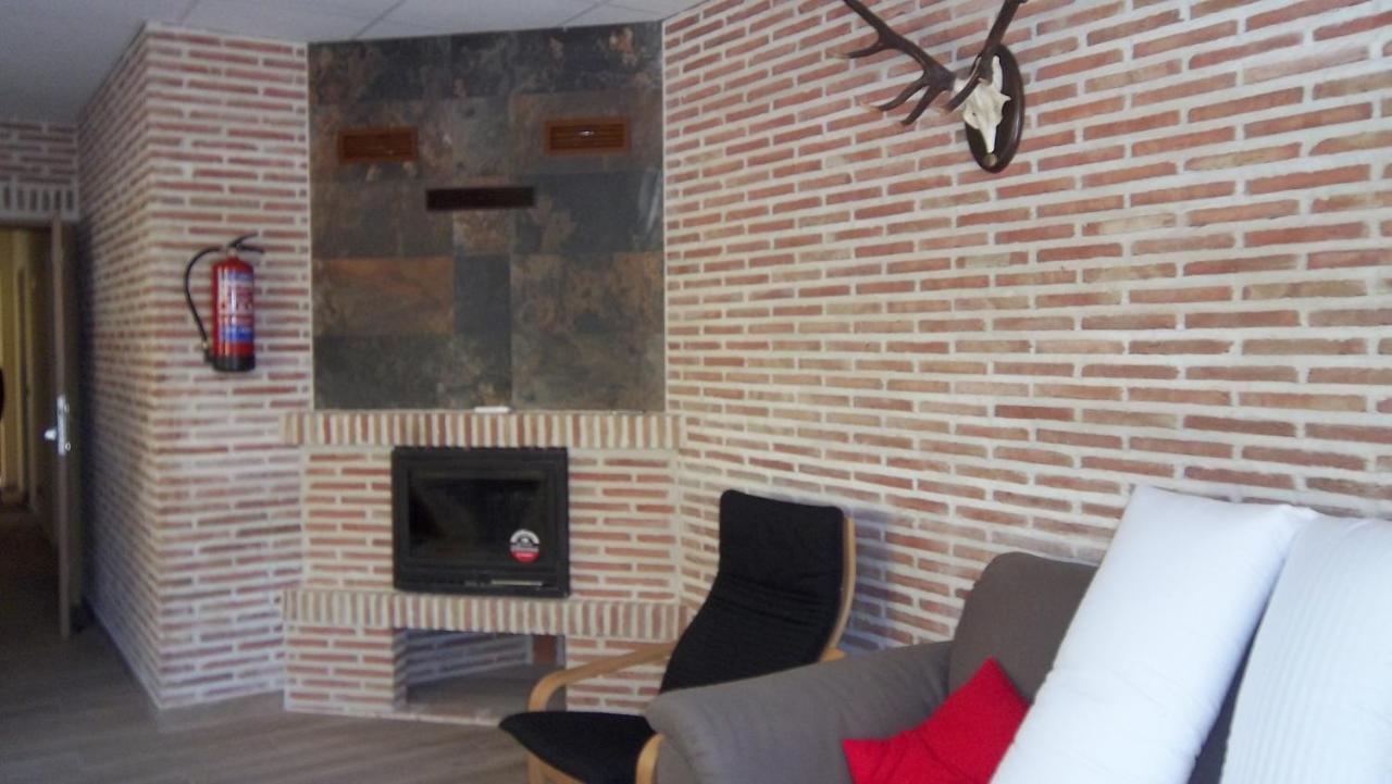 Apartamentos "Casa Rural De Aldea" Aldea del Fresno Dış mekan fotoğraf